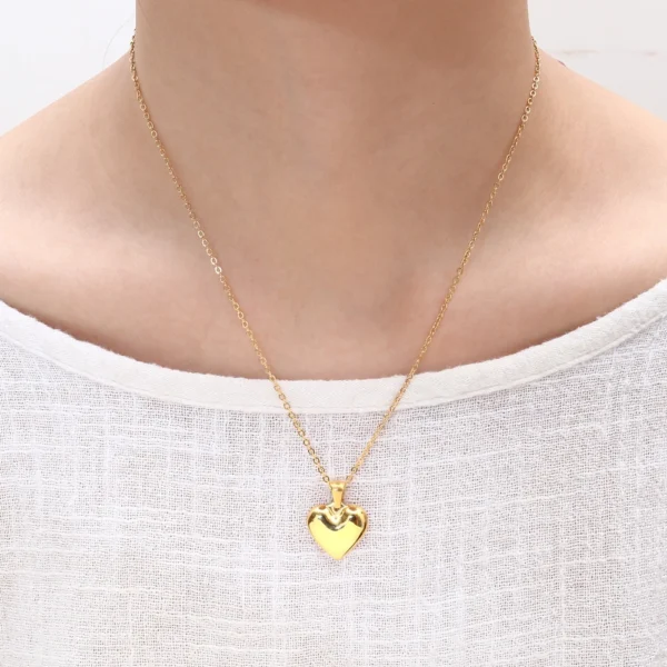 American Fashion 18K Gold Ladies Love Clavicle Chain Peach Heart Shaped Necklace - Image 3